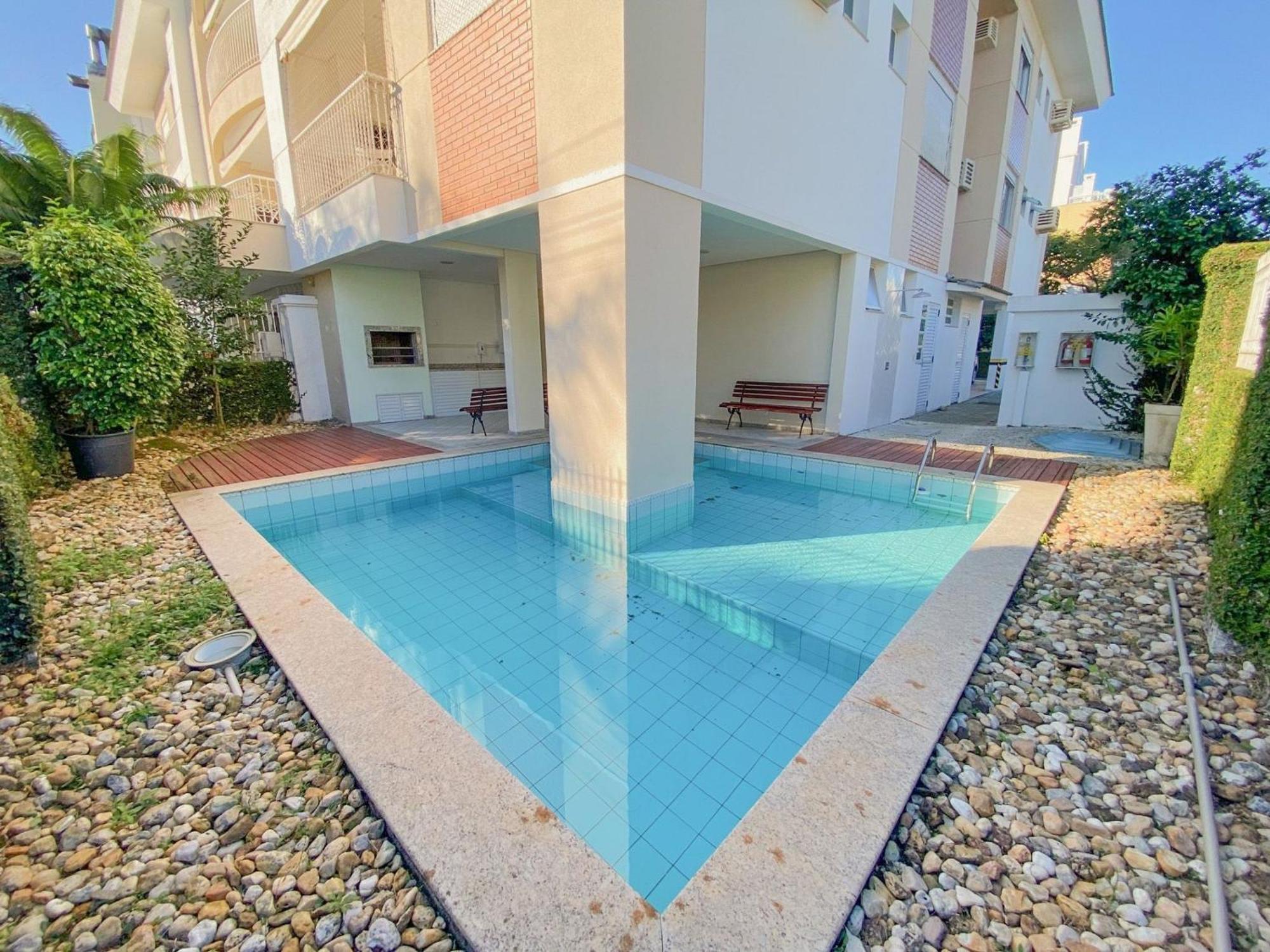 Completo 2 Piscina Jurere Florianopolis